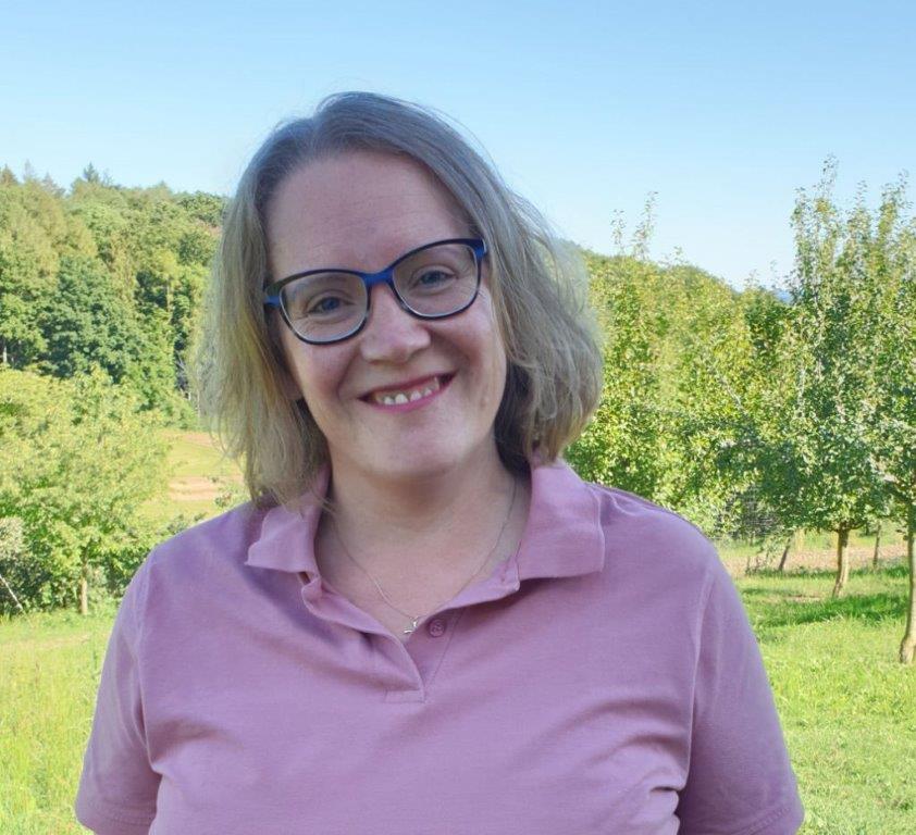 Anja rosa Shirt Oberkörper Juli 2022 (002)